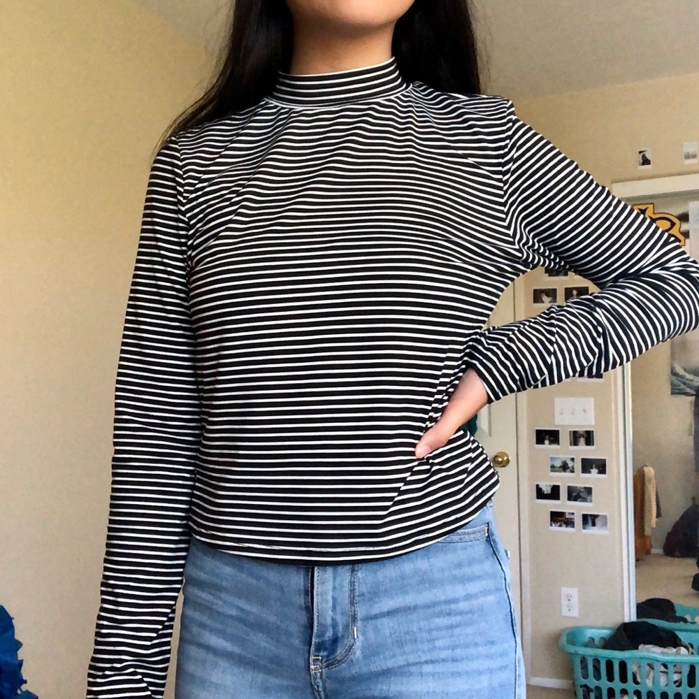 Black and White Mock/Turtle Neck